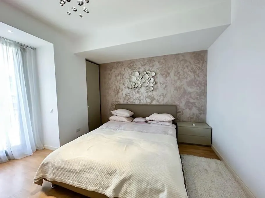 Stunning Apartment Herastrau 3Br Bucharest