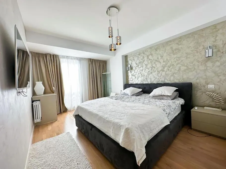 Stunning Apartment Herastrau 3Br Bucharest