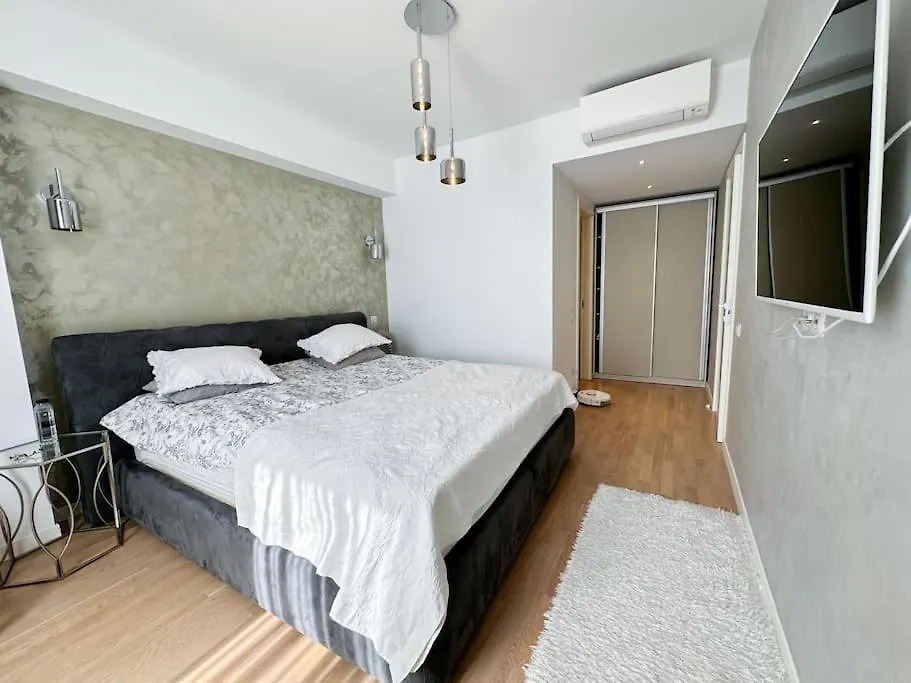 Stunning Apartment Herastrau 3Br Bucharest
