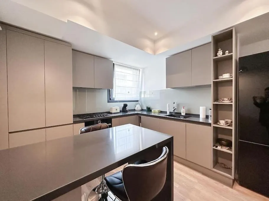 Stunning Apartment Herastrau 3Br Bucharest 0*,